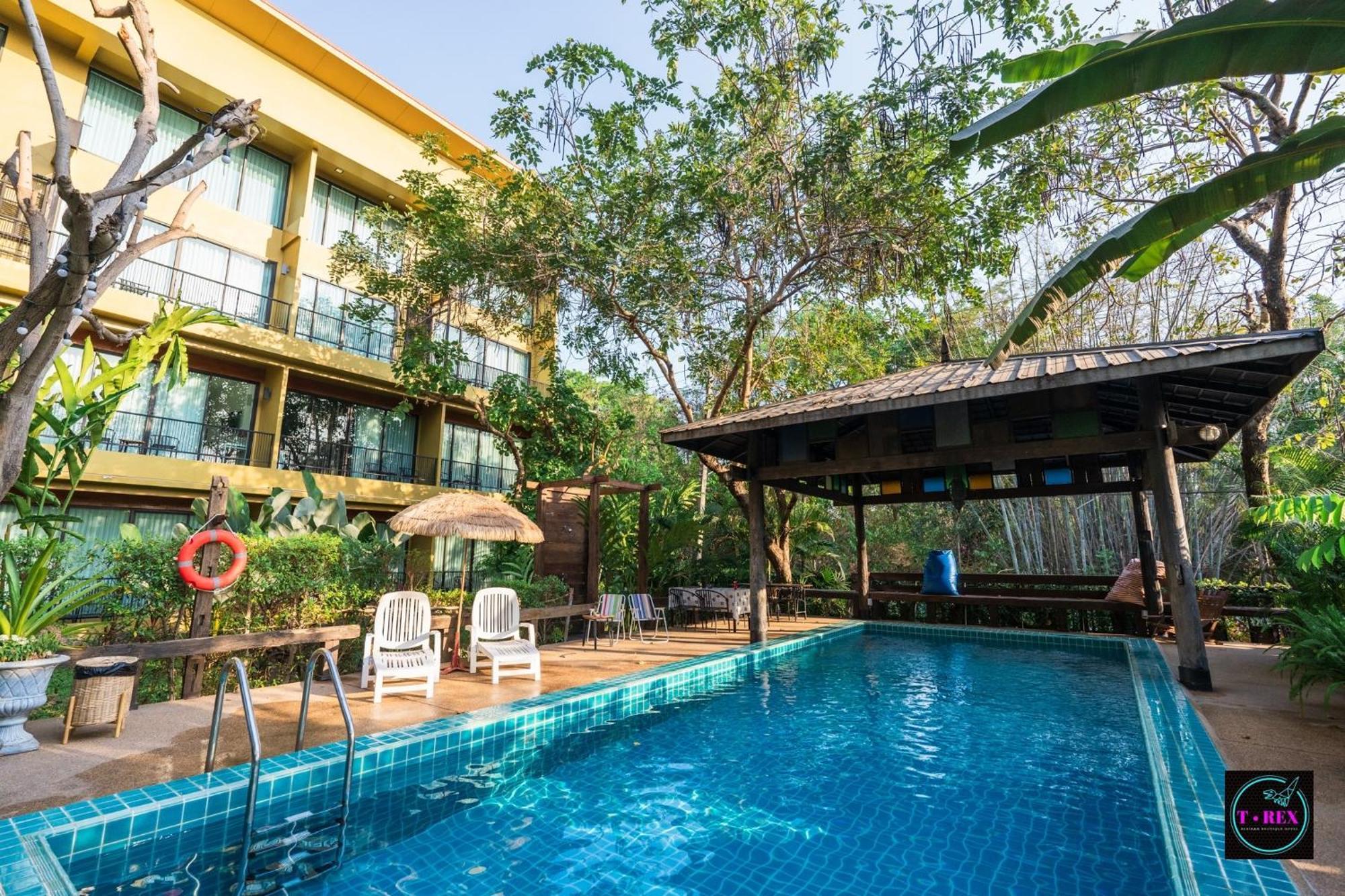 Trex Buriram Boutique Hotel Exteriör bild